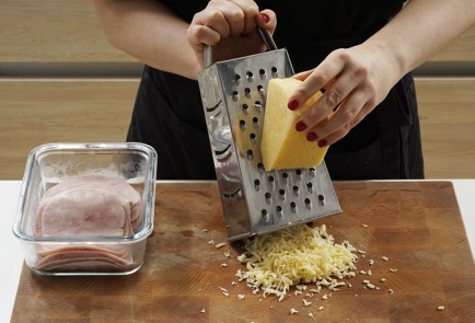 Фото шага рецепта Блины с ветчиной и сыром 153244 шаг 7  