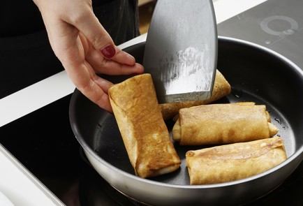 Фото шага рецепта Блины с ветчиной и сыром 153244 шаг 9  