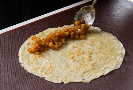 Фото шага рецепта Блины с яблочным конфитюром 140600 шаг 11  