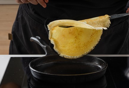 Фото шага рецепта Блины с яблочным конфитюром 140600 шаг 6  