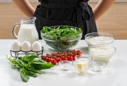 Фото шага рецепта Блины со шпинатом и страчателлой 175569 шаг 1  