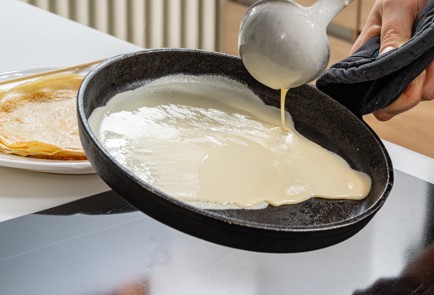 Фото шага рецепта Блины со шпинатом и страчателлой 175569 шаг 11  