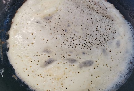 Фото шага рецепта Блины со сметаной и вареньем из айвы 175661 шаг 7  