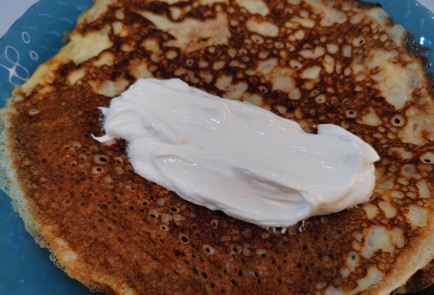 Фото шага рецепта Блины со сметаной и вареньем из айвы 175661 шаг 9  