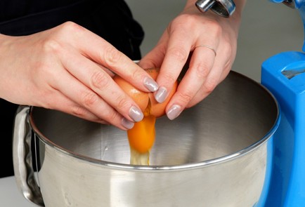 Фото шага рецепта Блины со сметаной 151791 шаг 1  