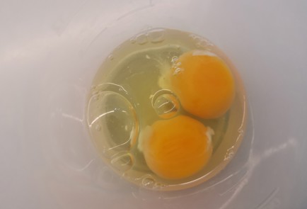 Фото шага рецепта Блины со свекольным соком 175540 шаг 1  