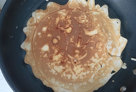 Фото шага рецепта Блины из кислого молока как у бабушки 191261 шаг 13