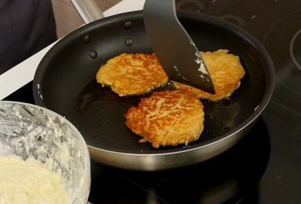 Фото шага рецепта Ирландские драники боксти 125345 шаг 8  