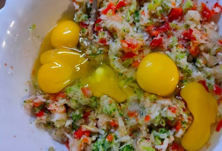 Фото шага рецепта Большие овощные оладьи 176036 шаг 16  