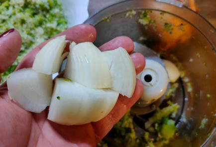 Фото шага рецепта Большие овощные оладьи 176036 шаг 8  