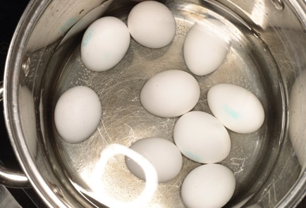 Фото шага рецепта Болтунья в скорлупе 49931 шаг 3  