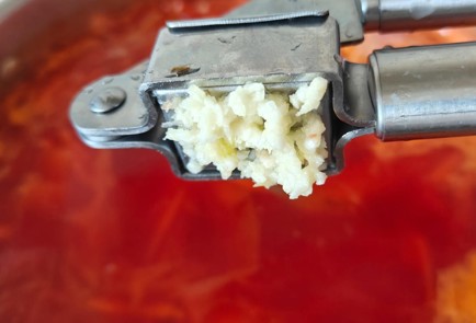 Фото шага рецепта Борщ на курином бульоне 190503 шаг 10  