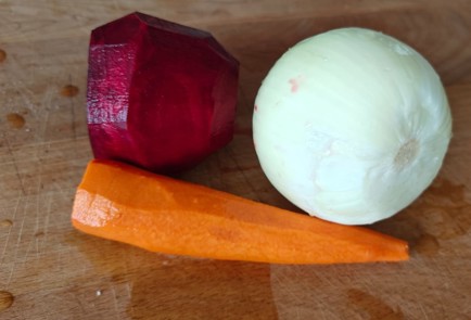 Фото шага рецепта Борщ на курином бульоне 190503 шаг 2  