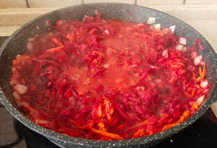 Фото шага рецепта Борщ на курином бульоне 190503 шаг 6  