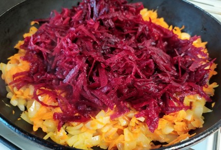 Фото шага рецепта Борщ с говяжьим ребром и молодой капустой 188978 шаг 4  