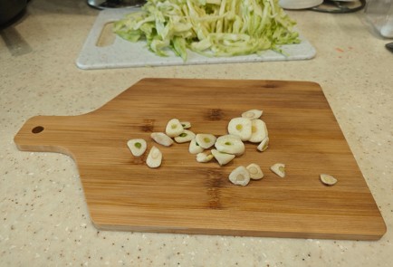 Фото шага рецепта Борщ с молодой капустой и домашним томатным соком 186378 шаг 14  