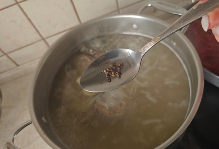 Фото шага рецепта Борщ с молодой капустой и домашним томатным соком 186378 шаг 9  