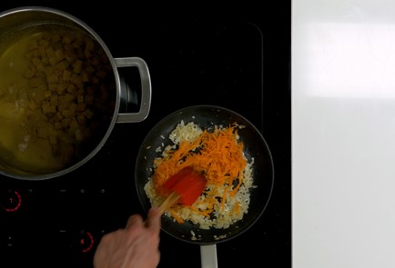 Фото шага рецепта Домашний борщ 150984 шаг 5  