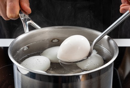 Фото шага рецепта Ботвинья из крапивы 186373 шаг 2  