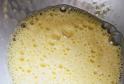 Фото шага рецепта Брауни с амаретто и лепестками миндаля 186709 шаг 2  