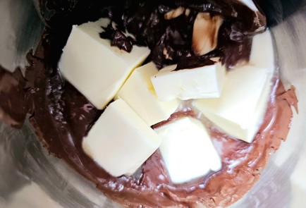 Фото шага рецепта Брауни с брусникой и миндалем 176030 шаг 2  