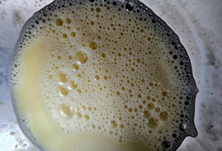 Фото шага рецепта Брауни с брусникой и миндалем 176030 шаг 3  