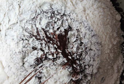 Фото шага рецепта Брауни с брусникой и миндалем 176030 шаг 5  