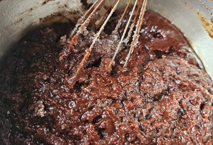 Фото шага рецепта Брауни с брусникой и миндалем 176030 шаг 6  