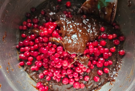 Фото шага рецепта Брауни с брусникой и миндалем 176030 шаг 9  