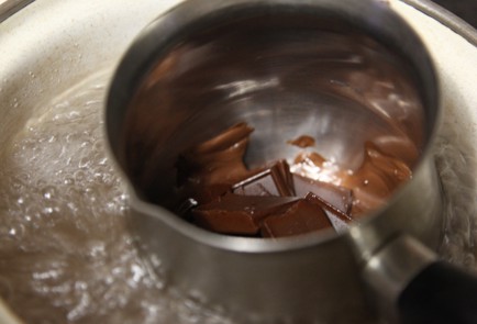 Фото шага рецепта Брауни с замоченной в коньяке клюквой 163261 шаг 2  