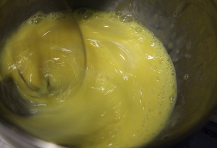 Фото шага рецепта Брауни с замоченной в коньяке клюквой 163261 шаг 3  