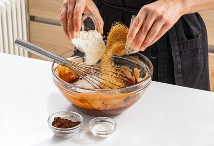 Фото шага рецепта Брауни с шоколадным печеньем 186500 шаг 4  