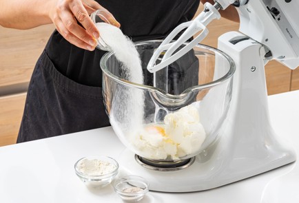 Фото шага рецепта Брауни с шоколадом и творожным сыром 186499 шаг 2  