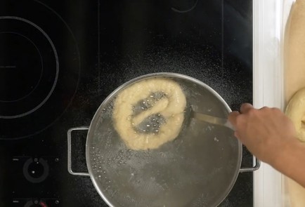 Фото шага рецепта Брецели 140001 шаг 8  