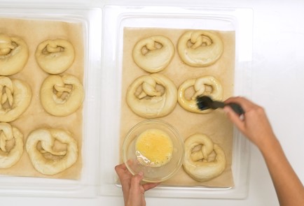 Фото шага рецепта Брецели 140001 шаг 9  