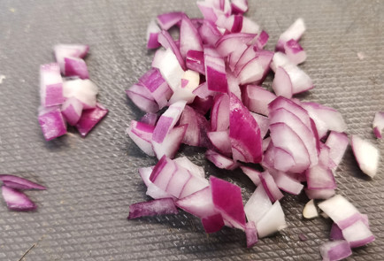 Фото шага рецепта Брускетта из пекинской капусты с паштетом и луком 152019 шаг 1  