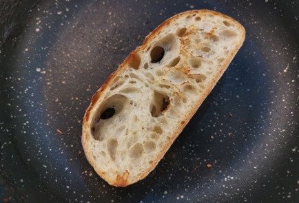 Фото шага рецепта Брускетта Капрезе 187713 шаг 3  