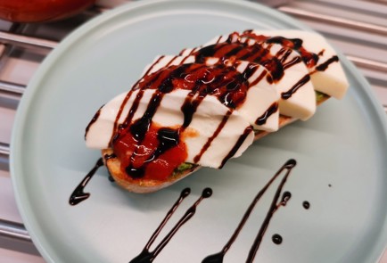 Фото шага рецепта Брускетта Капрезе 187713 шаг 9  