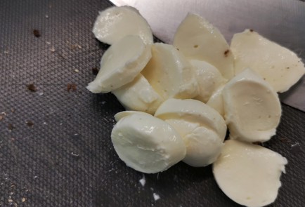 Фото шага рецепта Брускетта поитальянски 174924 шаг 2  