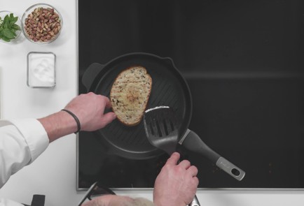 Фото шага рецепта Брускетта с ананасом на гриле и бурратой 187805 шаг 8  