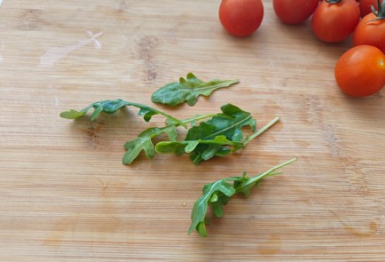 Фото шага рецепта Брускетта с авокадо и помидорами черри 186511 шаг 10