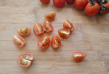 Фото шага рецепта Брускетта с авокадо и помидорами черри 186511 шаг 9