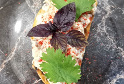 Фото шага рецепта Брускетта с баклажаном 173723 шаг 10  