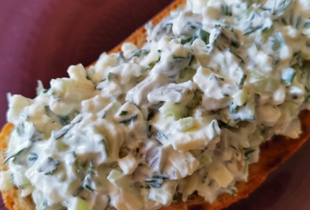 Фото шага рецепта Брускетта с брынзой и сметаной 173721 шаг 10  