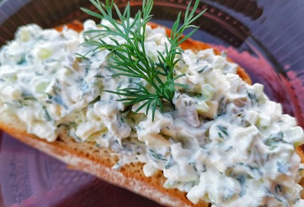 Фото шага рецепта Брускетта с брынзой и сметаной 173721 шаг 11  