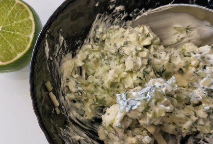 Фото шага рецепта Брускетта с брынзой и сметаной 173721 шаг 9  