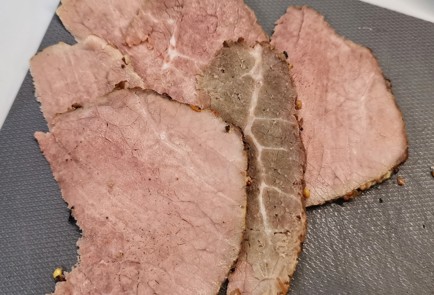 Фото шага рецепта Брускетта с бужениной и томатным соусом 153021 шаг 4  