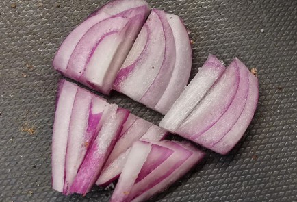 Фото шага рецепта Брускетта с бужениной и томатным соусом 153021 шаг 5  