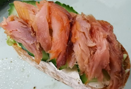 Фото шага рецепта Брускетта с горбушей 175221 шаг 9  