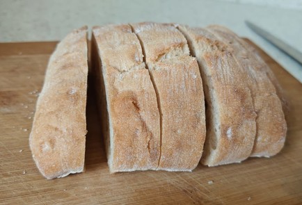 Фото шага рецепта Брускетта с грушей сыром и медом 189903 шаг 2  